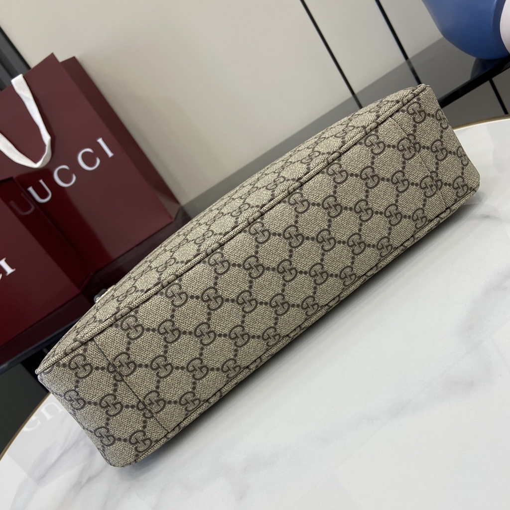 Gucci GG Emblem medium shoulder bag 815216 in brown fabric