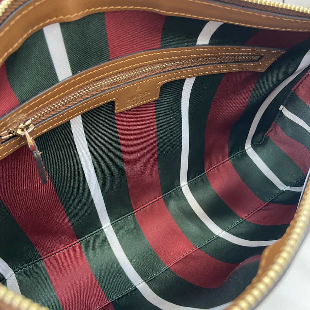 Gucci GG Emblem medium shoulder bag 815216 in brown fabric