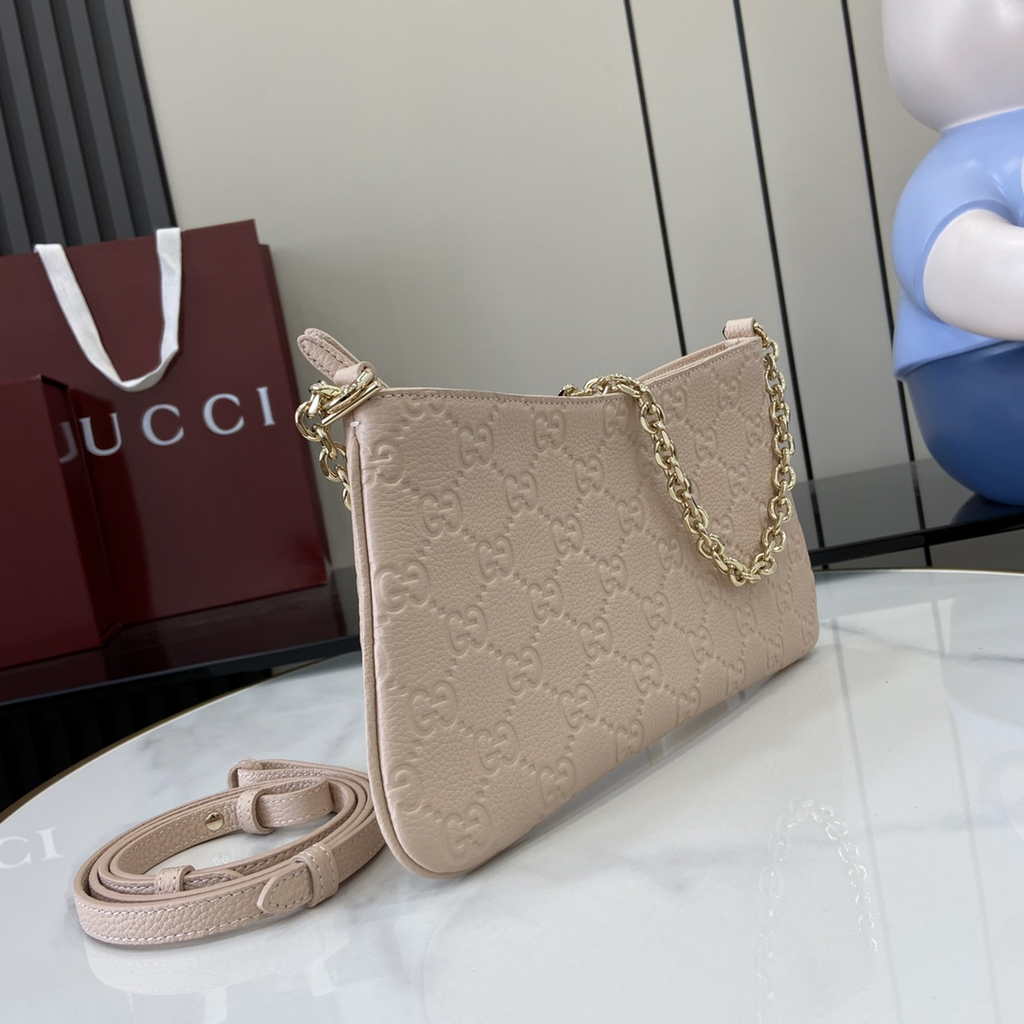 Gucci GG Emblem medium shoulder bag 815277 in light pink GG leather