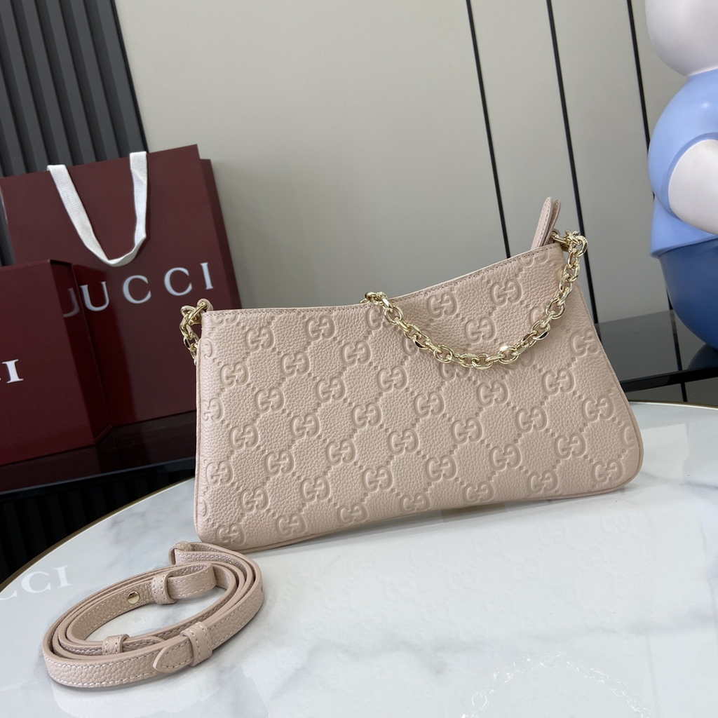 Gucci GG Emblem medium shoulder bag 815277 in light pink GG leather