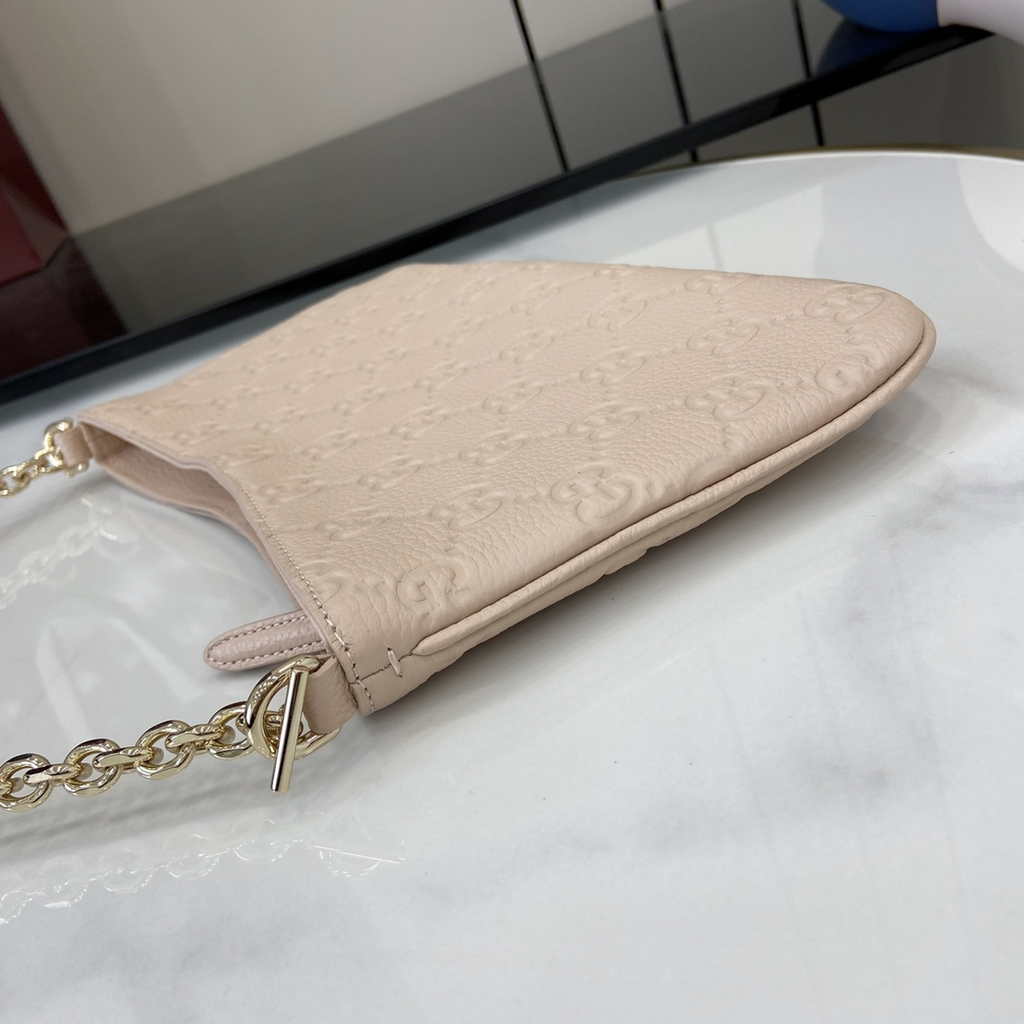 Gucci GG Emblem medium shoulder bag 815277 in light pink GG leather