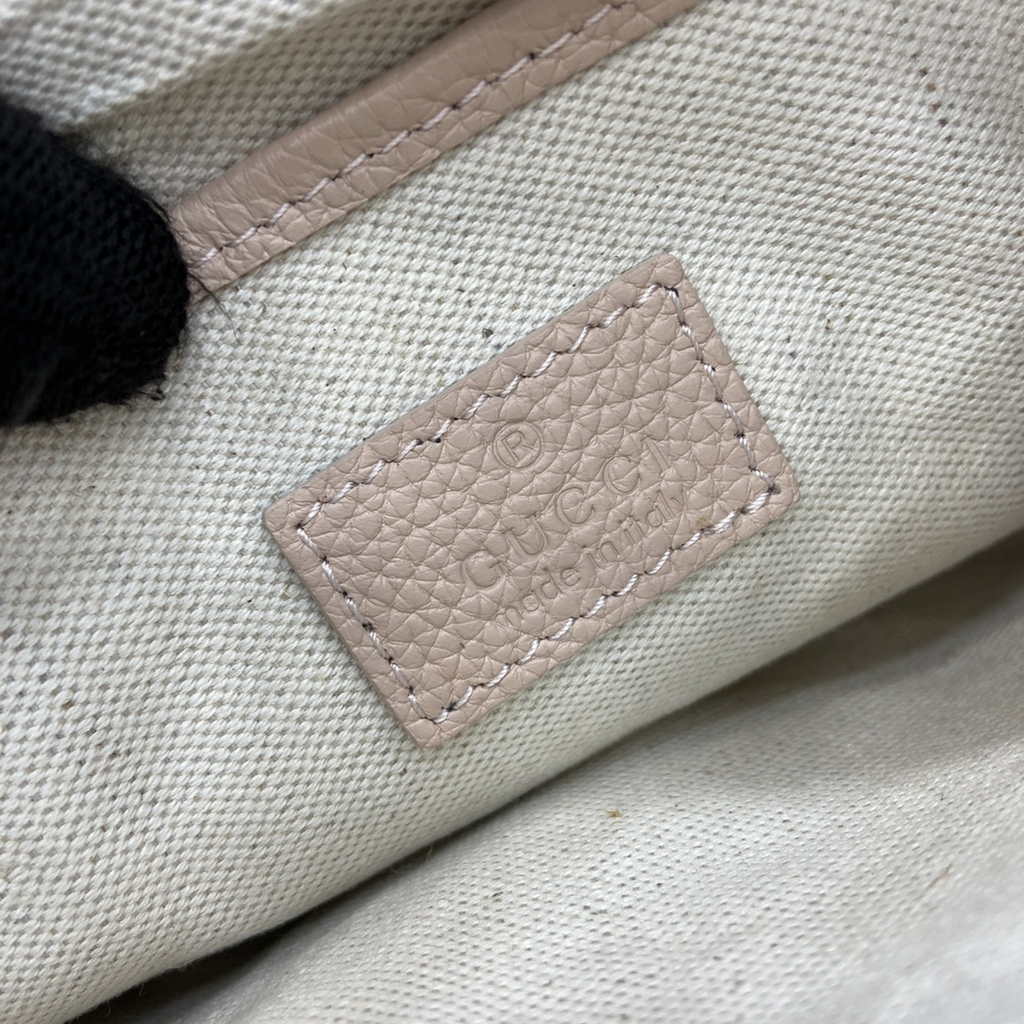 Gucci GG Emblem medium shoulder bag 815277 in light pink GG leather