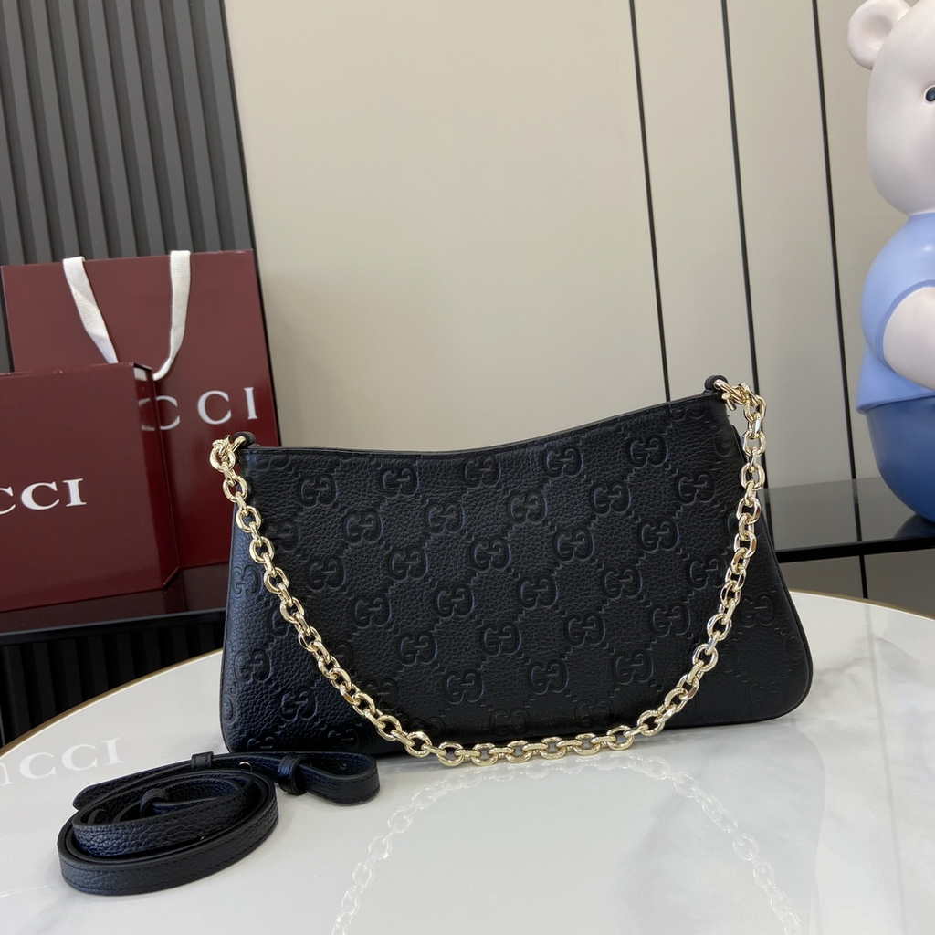 Gucci GG Emblem medium shoulder bag 815277 in black GG leather