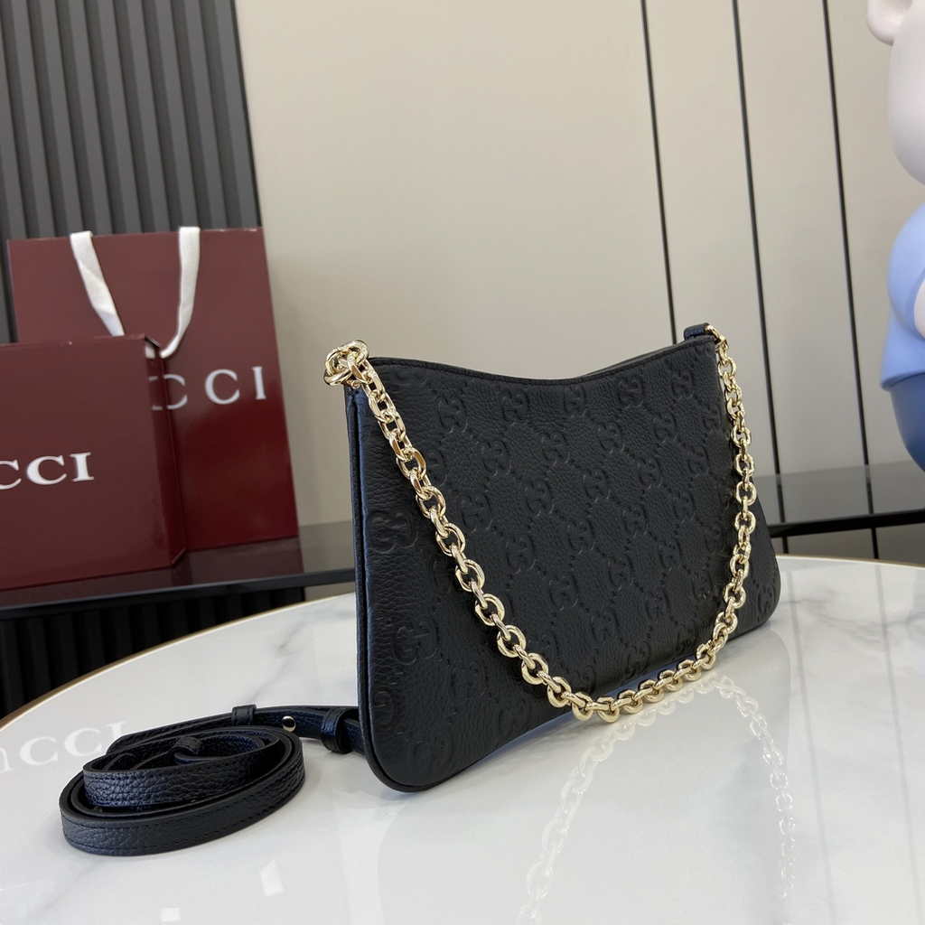 Gucci GG Emblem medium shoulder bag 815277 in black GG leather