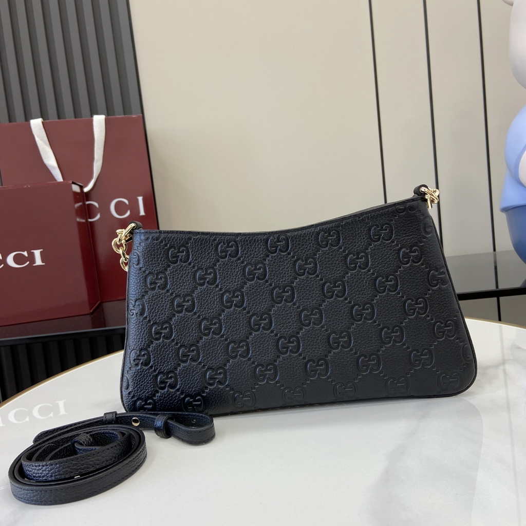Gucci GG Emblem medium shoulder bag 815277 in black GG leather