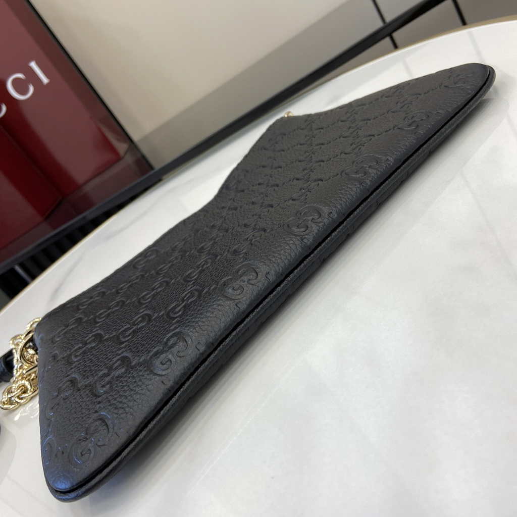 Gucci GG Emblem medium shoulder bag 815277 in black GG leather