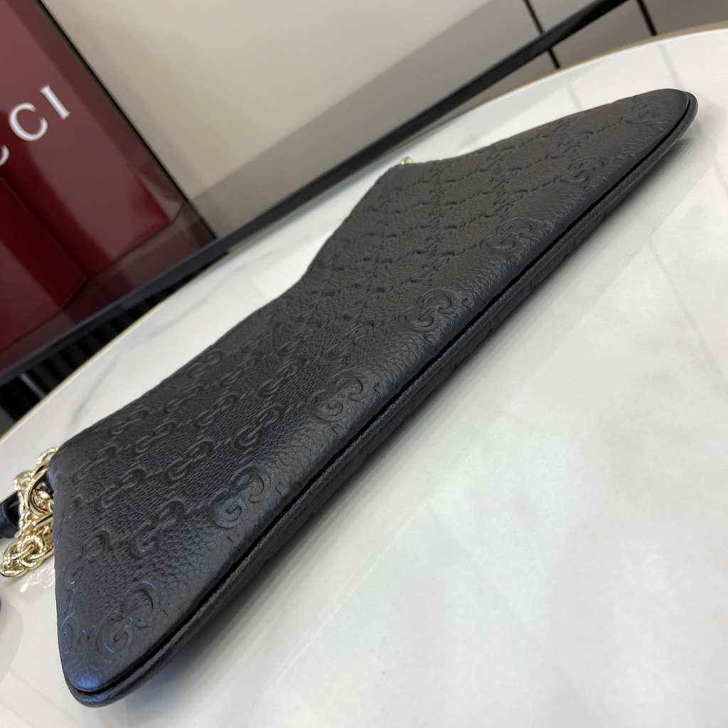 Gucci GG Emblem medium shoulder bag 815277 in black GG leather
