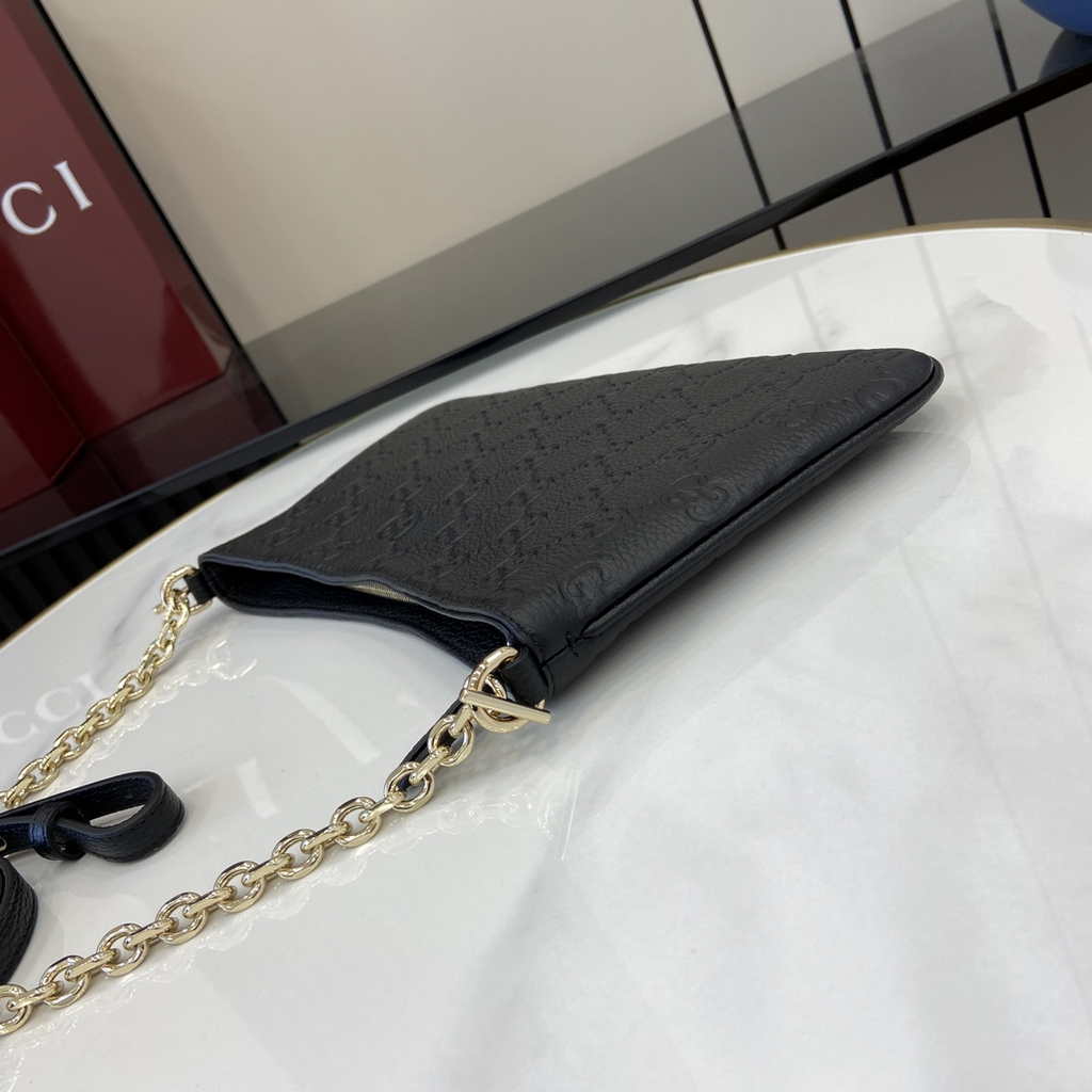 Gucci GG Emblem medium shoulder bag 815277 in black GG leather