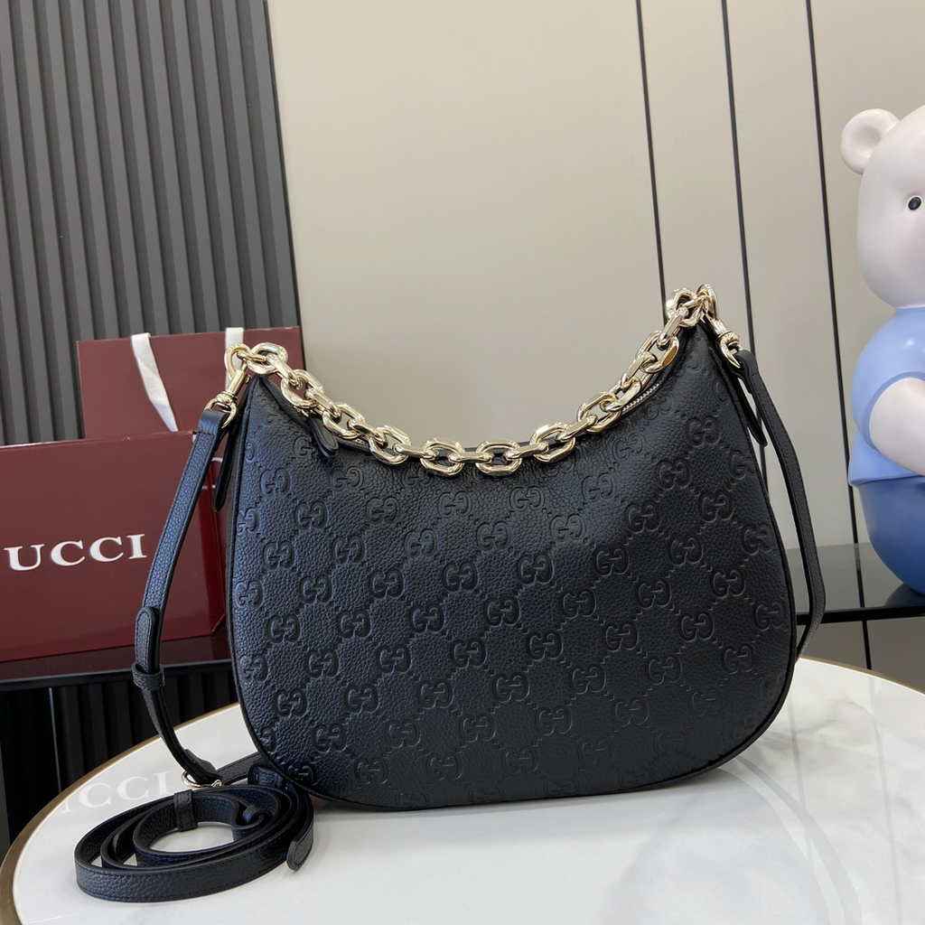 Gucci GG Emblem medium shoulder bag 820453 in black GG leather