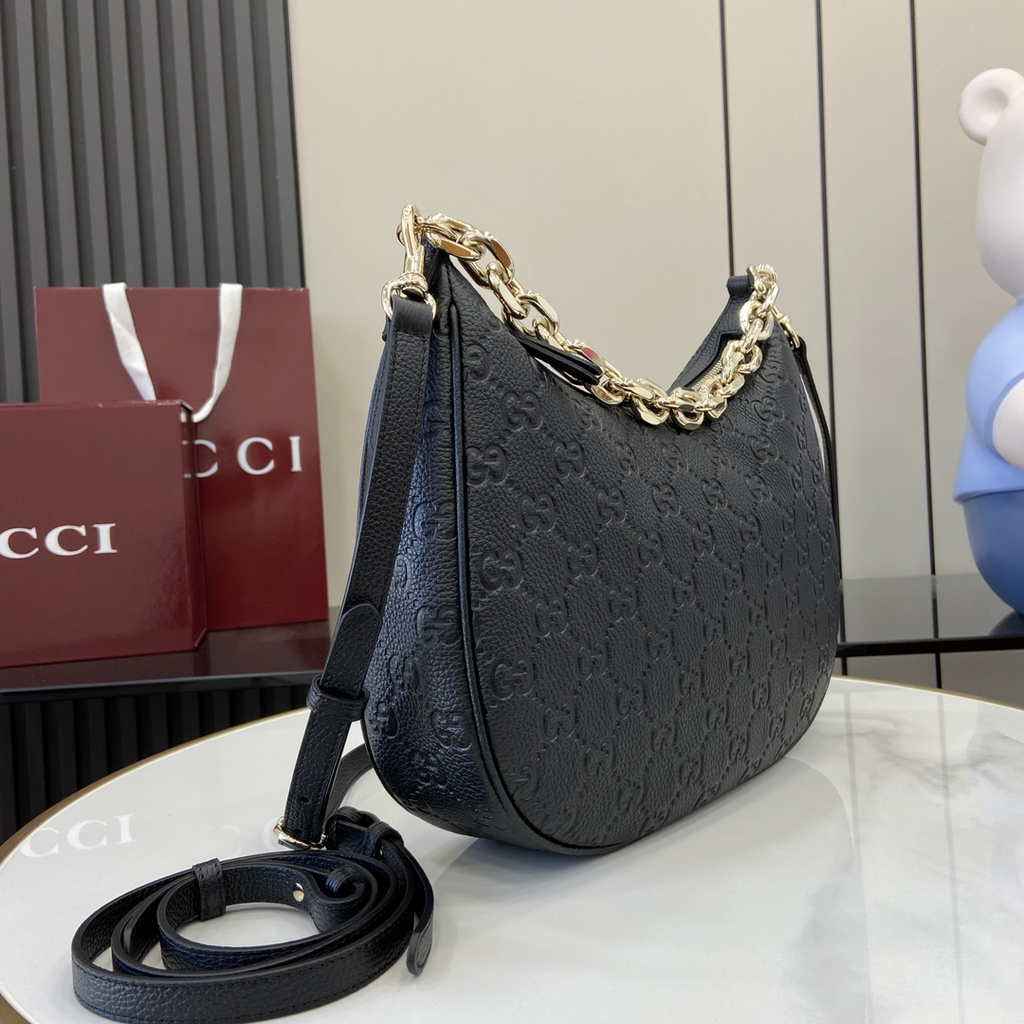 Gucci GG Emblem medium shoulder bag 820453 in black GG leather