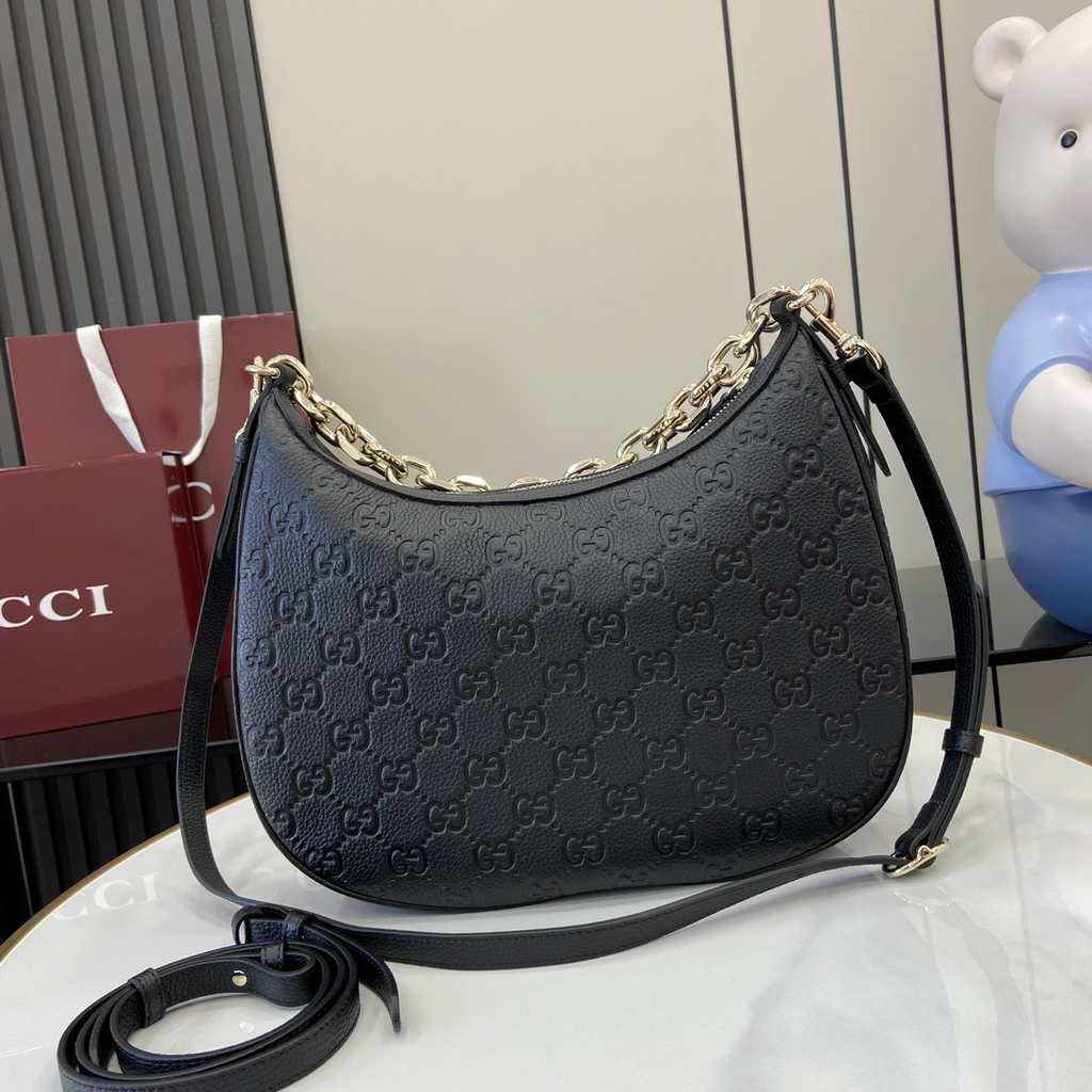 Gucci GG Emblem medium shoulder bag 820453 in black GG leather