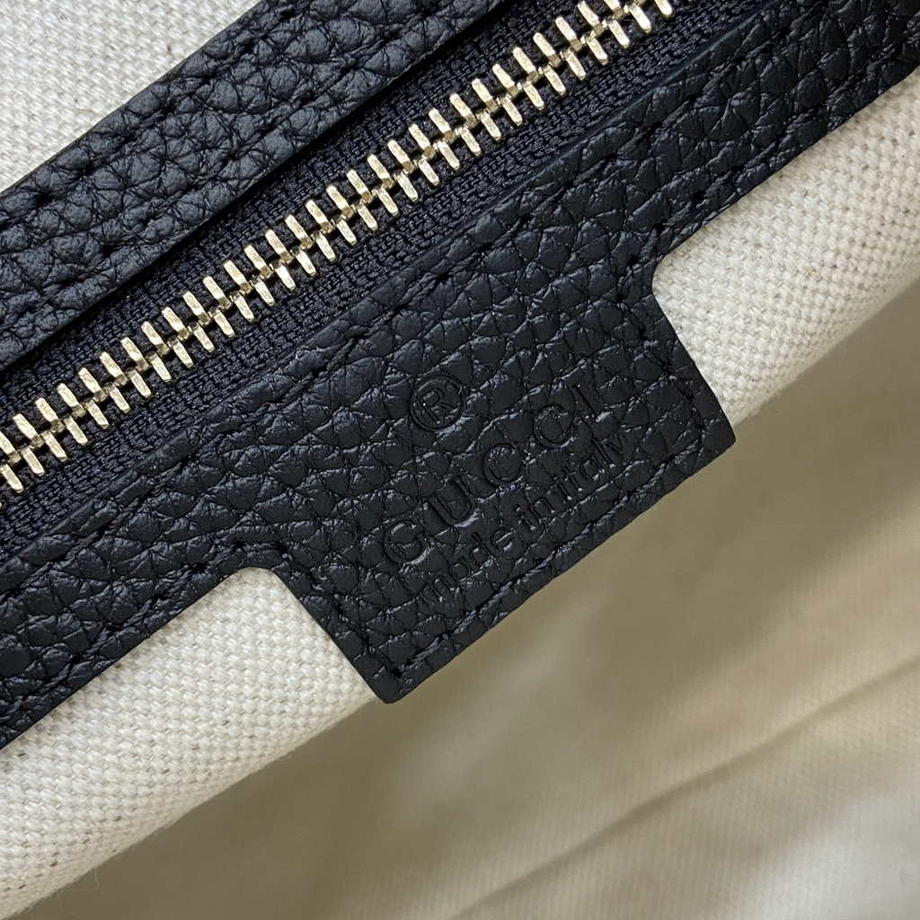 Gucci GG Emblem medium shoulder bag 820453 in black GG leather