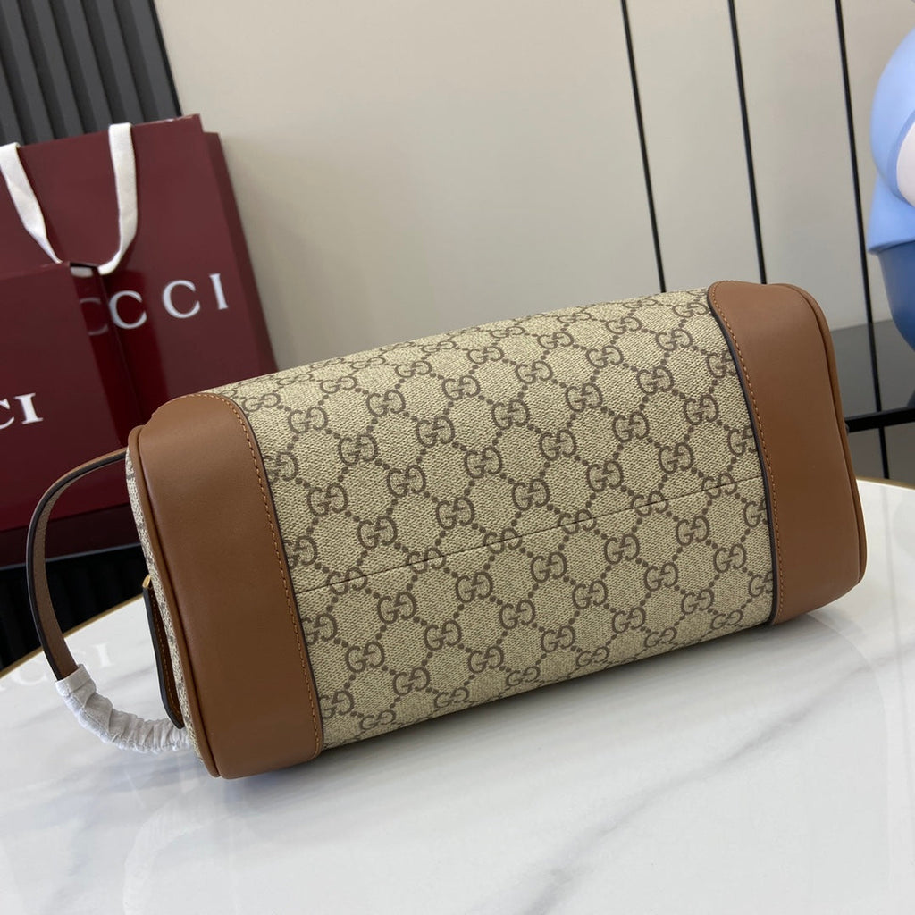Gucci GG Emblem medium toiletry case, ‎821163 in beige fabric
