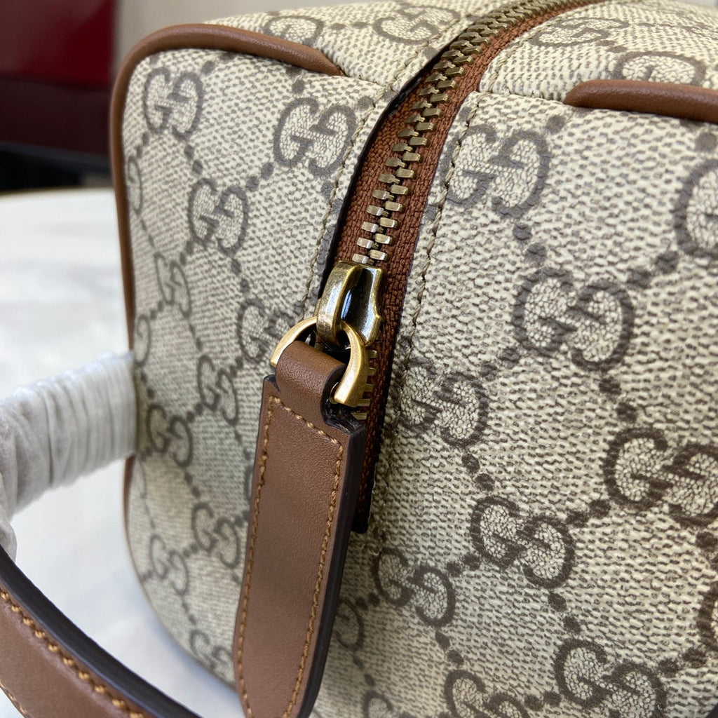 Gucci GG Emblem medium toiletry case, ‎821163 in beige fabric