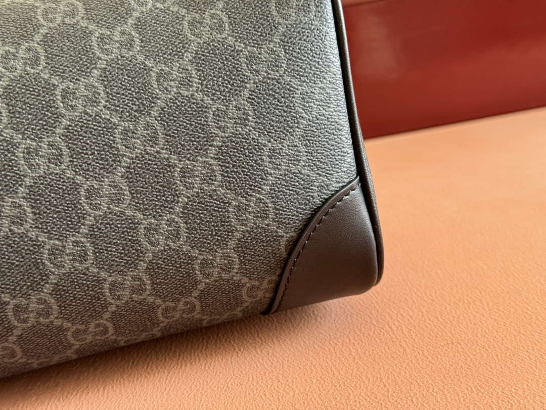Gucci GG Emblem medium toiletry case, ‎821163 in black fabric