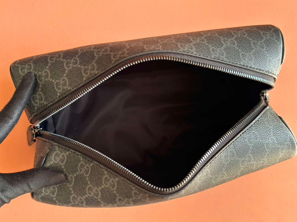 Gucci GG Emblem medium toiletry case, ‎821163 in black fabric