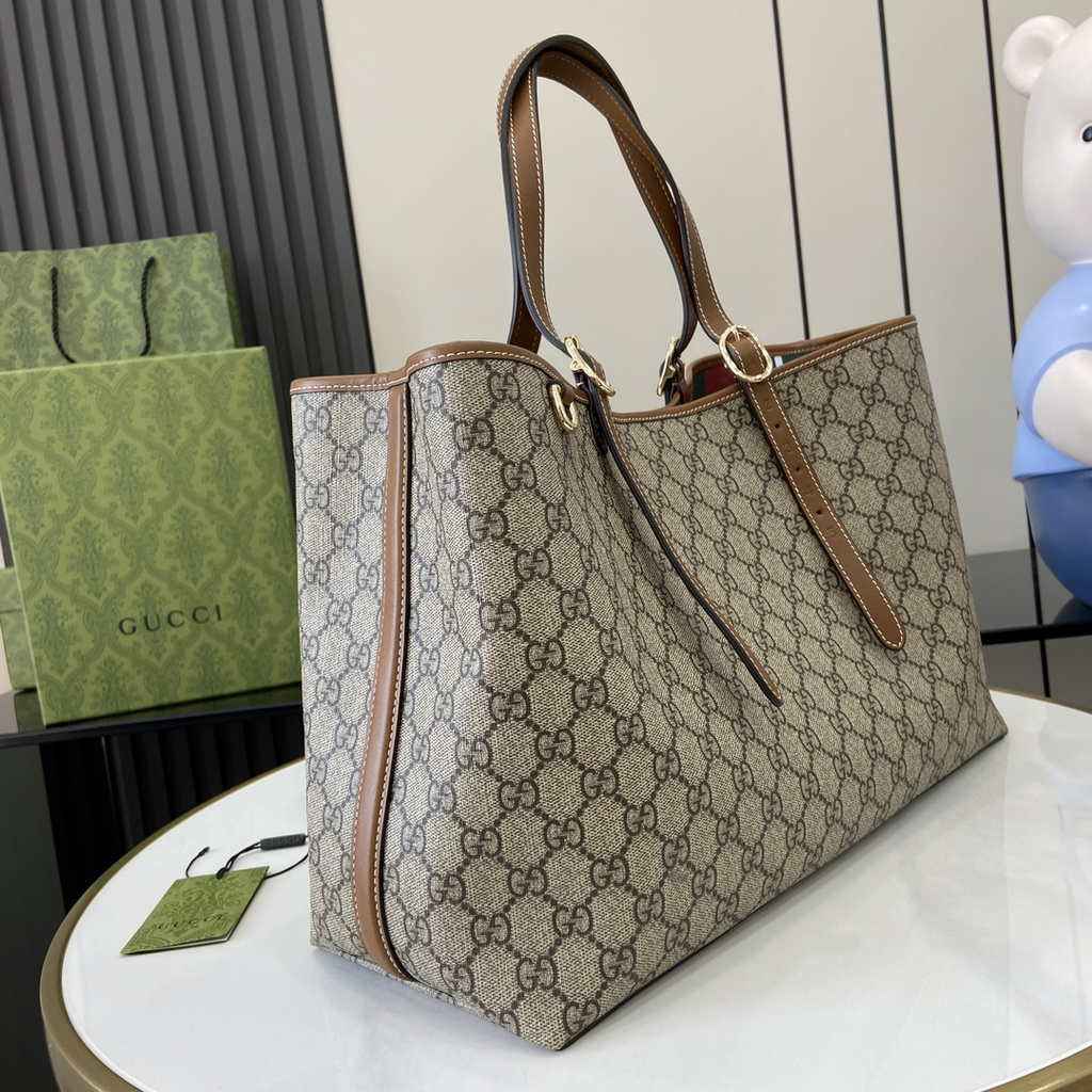 Gucci GG Emblem large tote bag 815213 in brown fabric