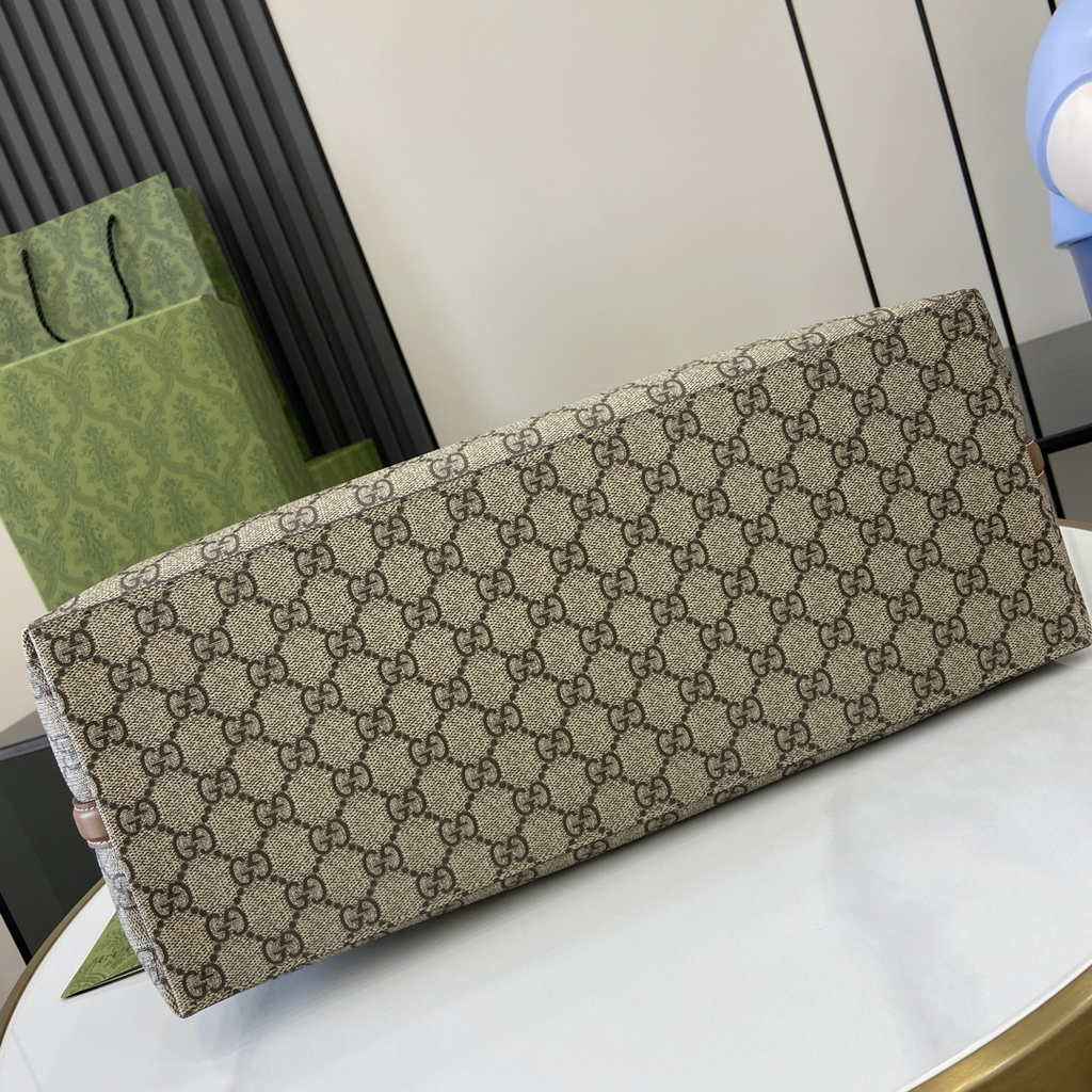 Gucci GG Emblem large tote bag 815213 in brown fabric