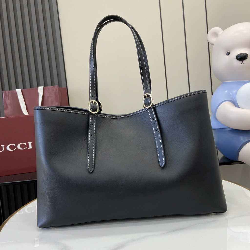 Gucci GG Emblem large tote bag 815213 in black leather