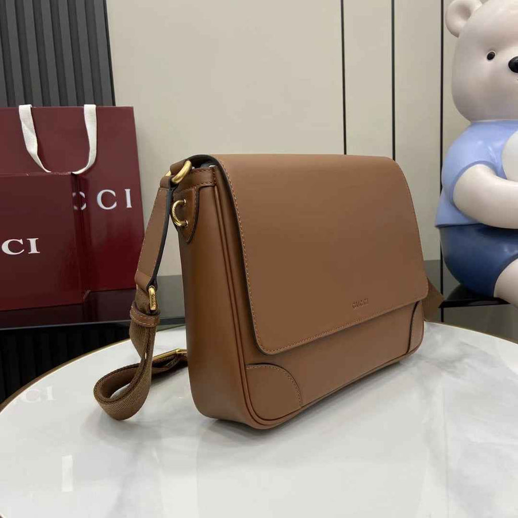 Gucci GG Emblem medium crossbody bag 821154 in brown leather
