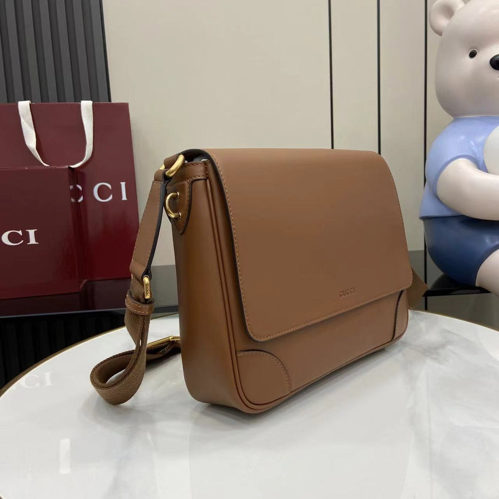 Gucci GG Emblem medium crossbody bag 821154 in brown leather