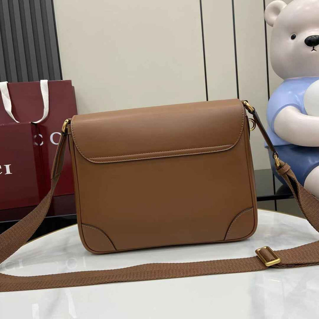 Gucci GG Emblem medium crossbody bag 821154 in brown leather