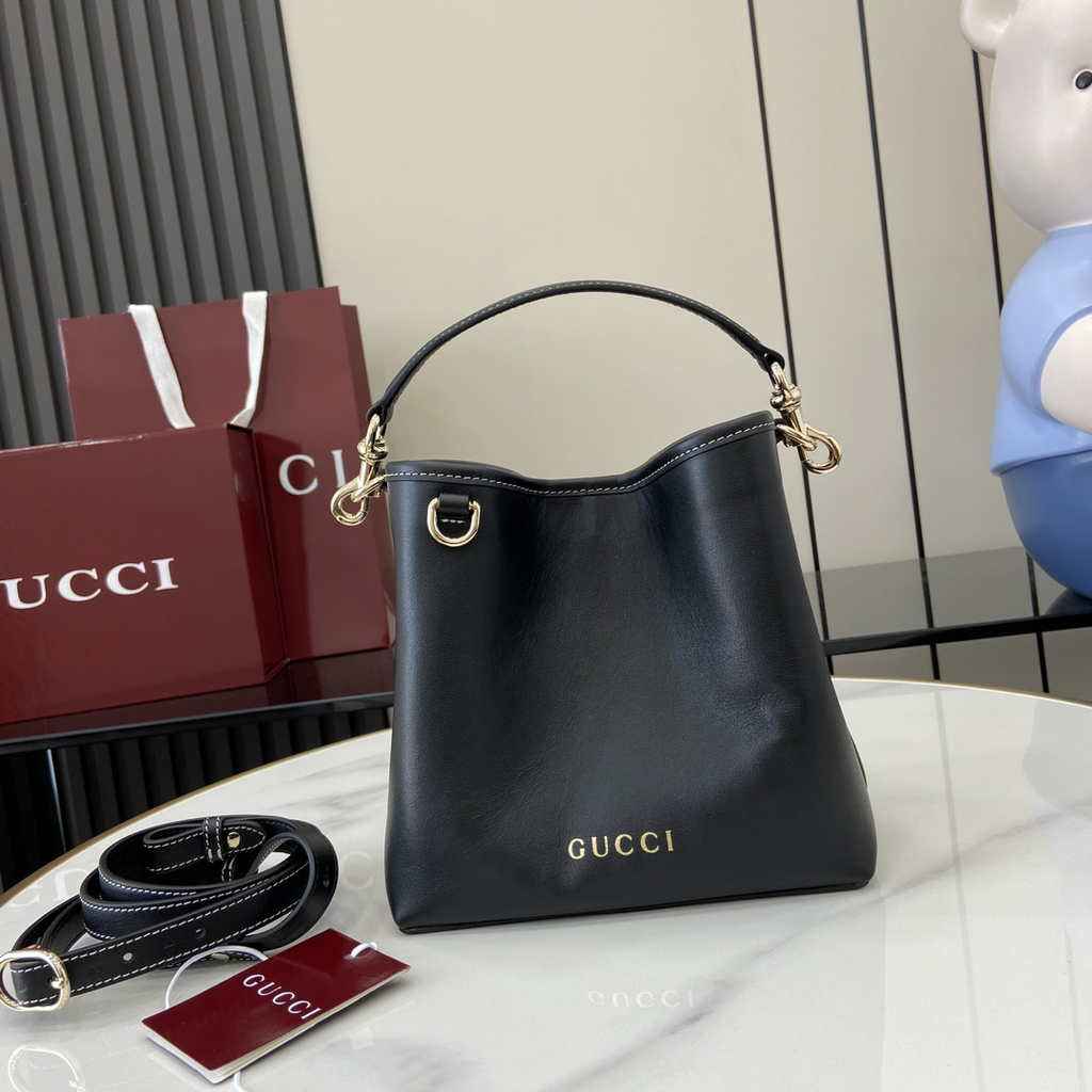 Gucci GG Emblem small bucket bag 815118 in black leather