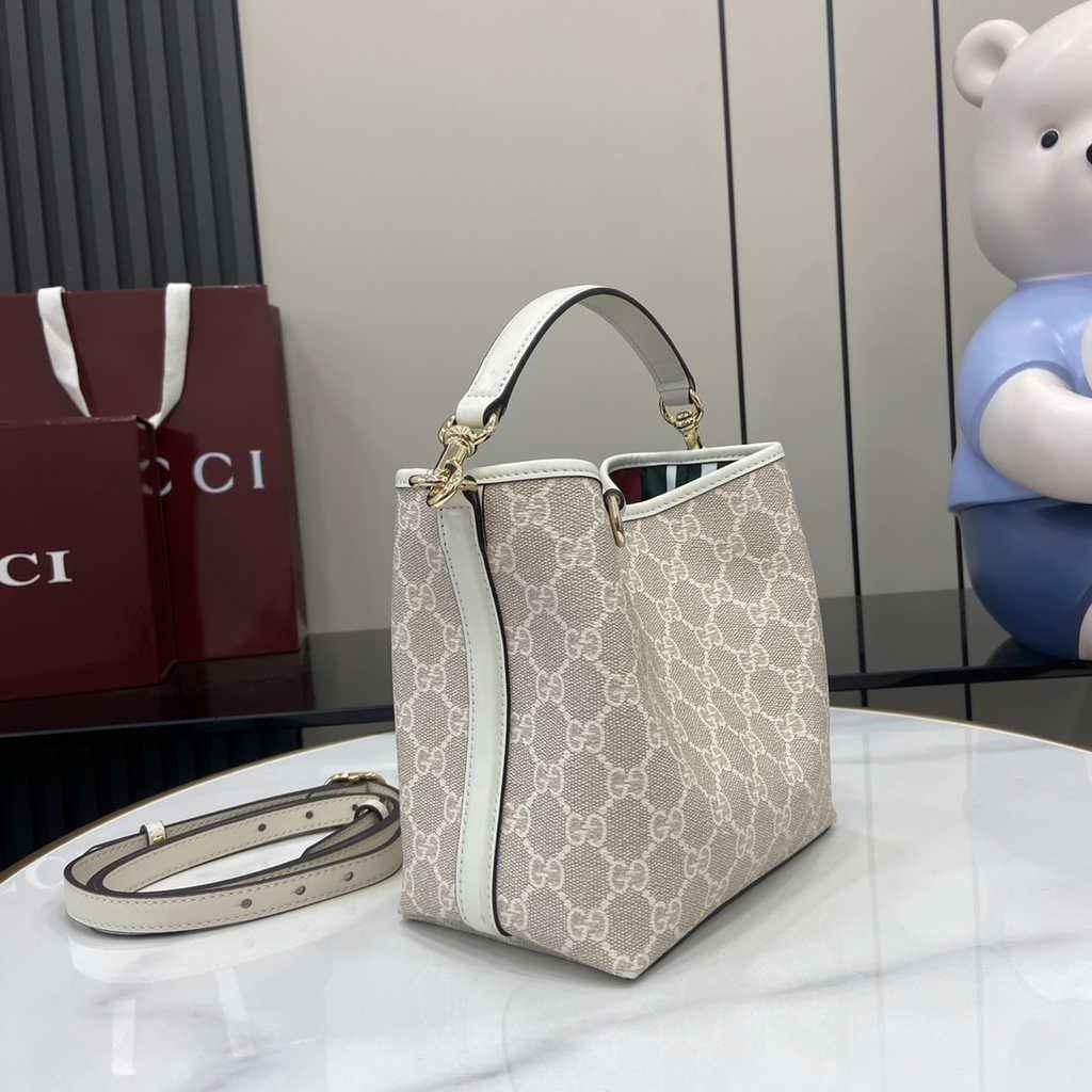 Gucci GG Emblem small bucket bag 815118 in white fabric