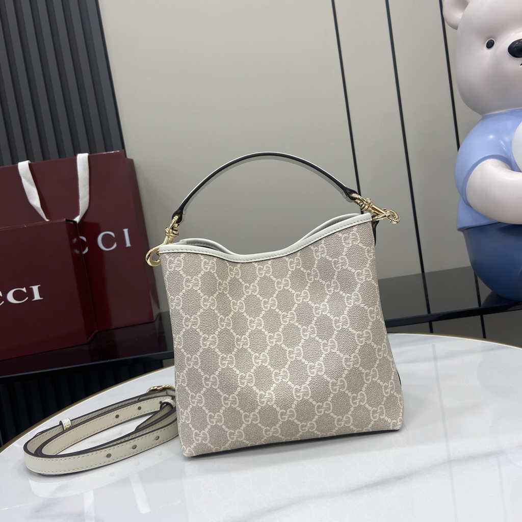 Gucci GG Emblem small bucket bag 815118 in white fabric