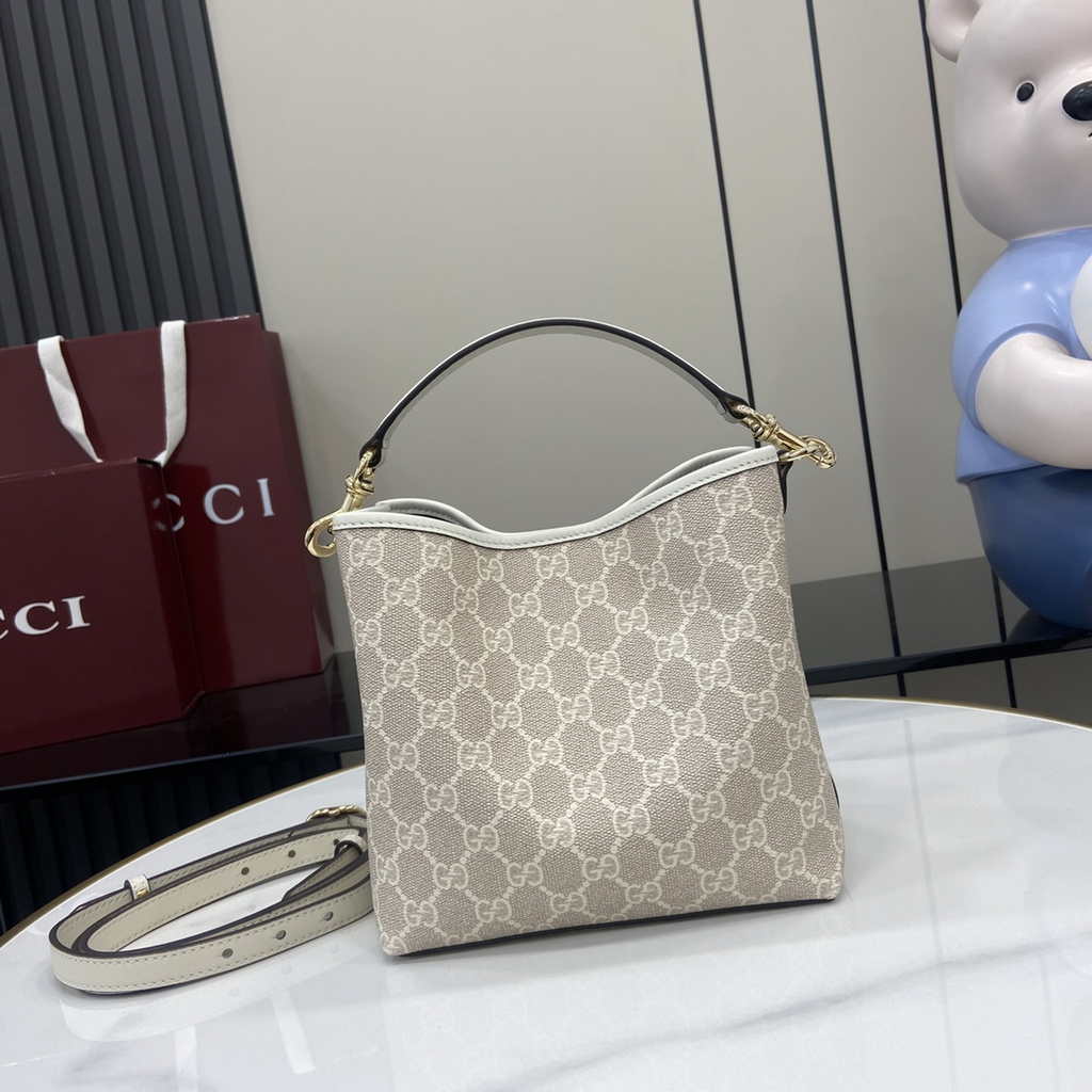 Gucci GG Emblem small bucket bag 815118 in white fabric