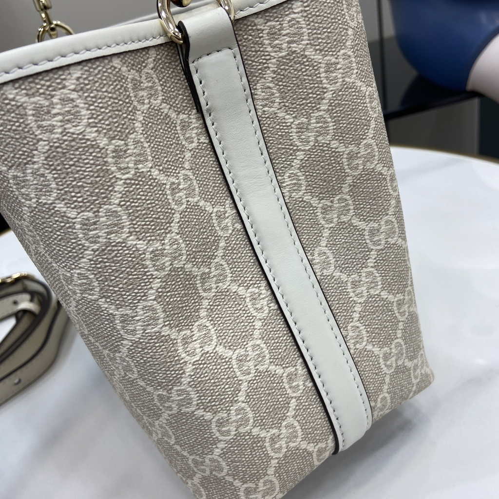 Gucci GG Emblem small bucket bag 815118 in white fabric