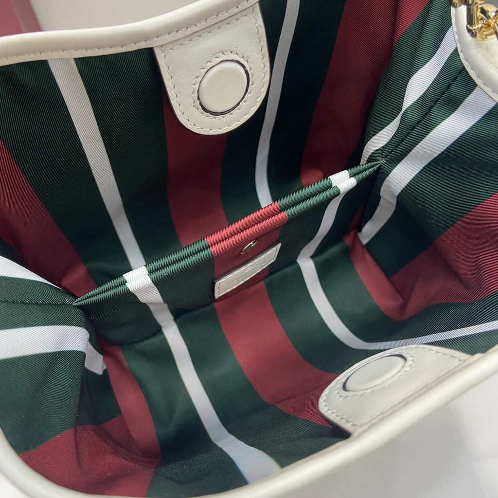 Gucci GG Emblem small bucket bag 815118 in white fabric