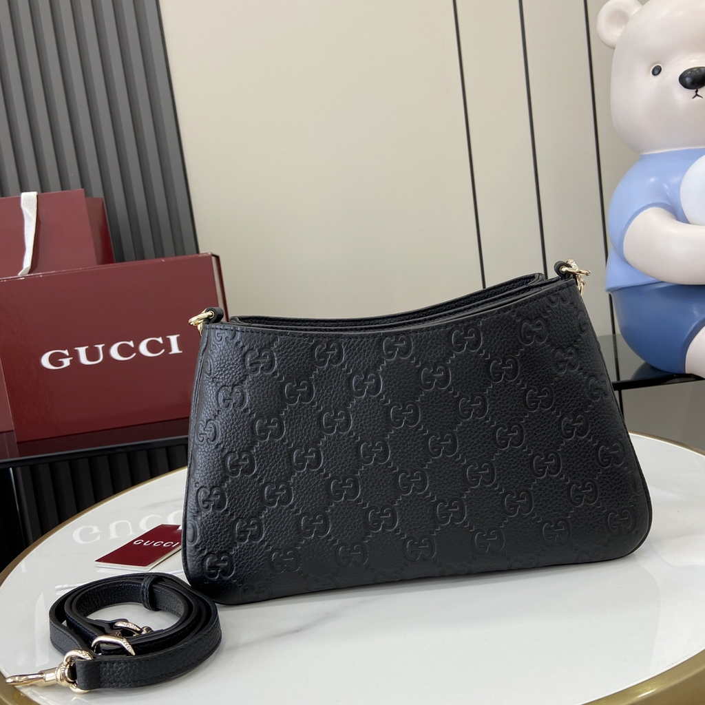 Gucci GG Emblem mini shoulder bag 815263 in black GG leather