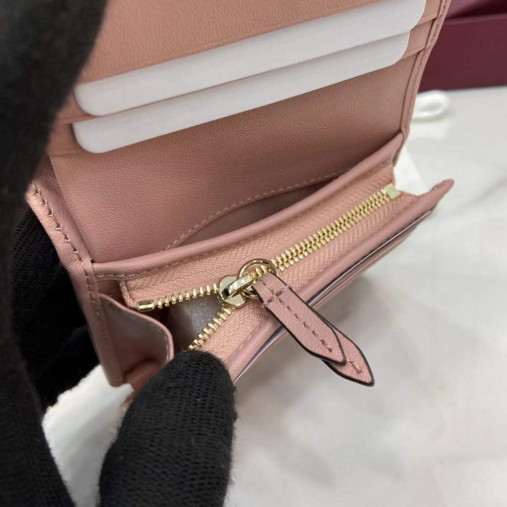 Gucci GG Emblem mini wallet, 820692 in pink leather