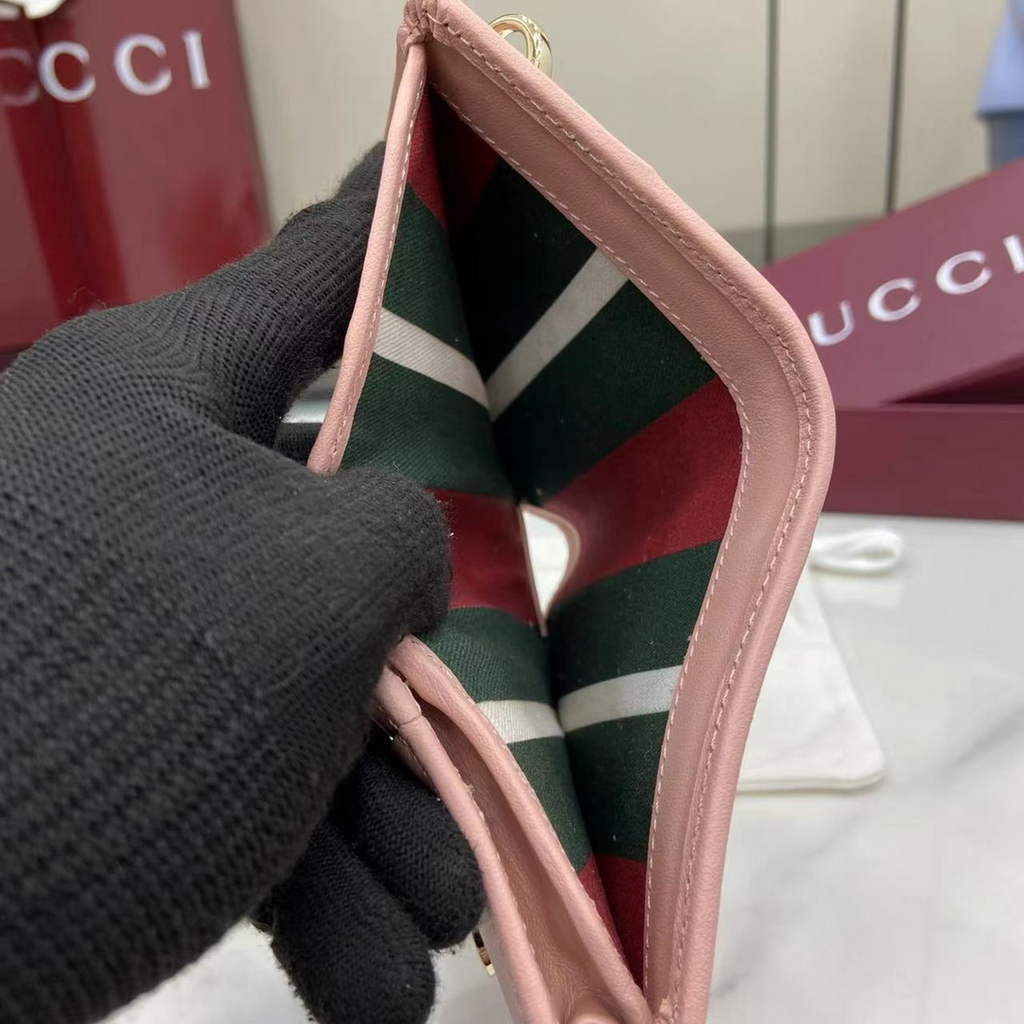 Gucci GG Emblem mini wallet, 820692 in pink leather