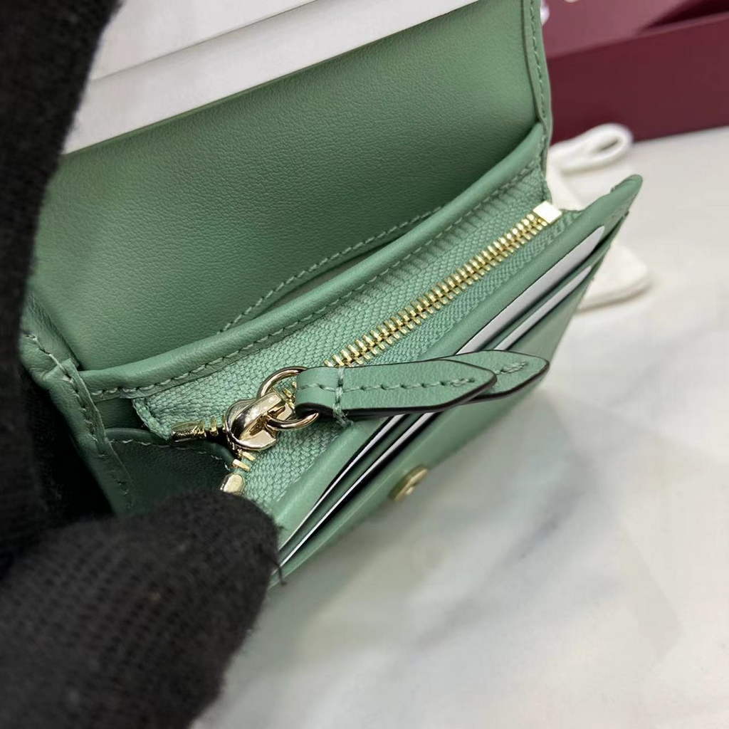 Gucci GG Emblem mini wallet, 820692 in green leather