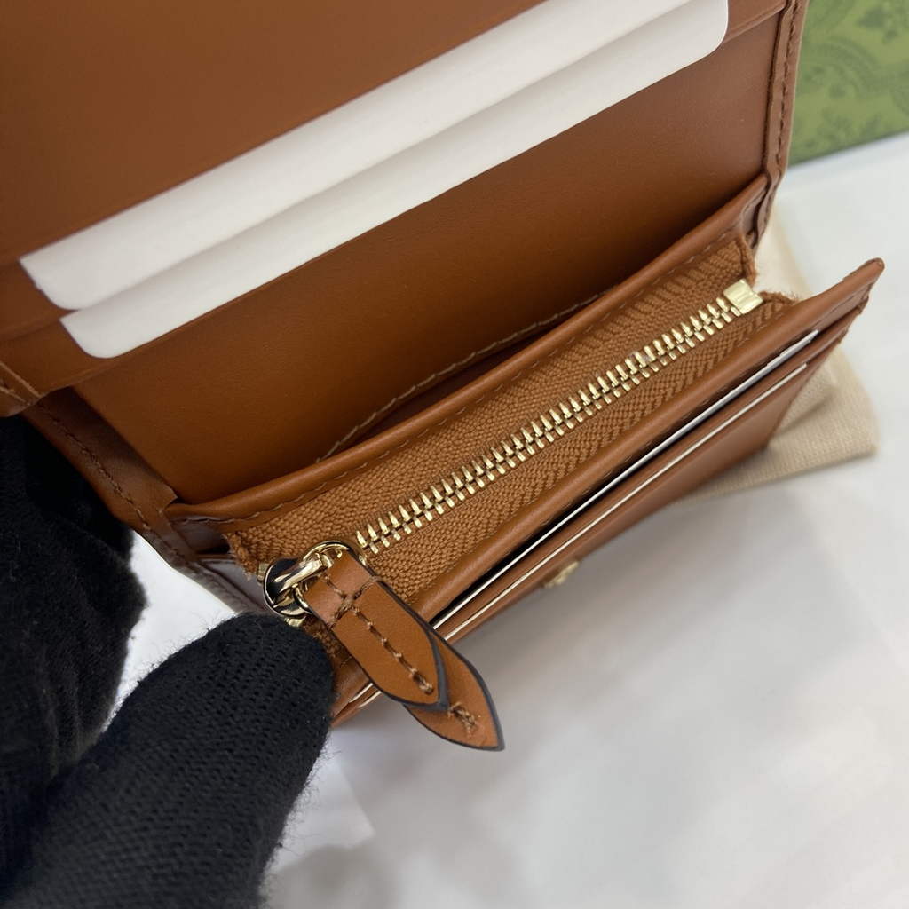 Gucci GG Emblem mini wallet, 820692 in beige and brown leather