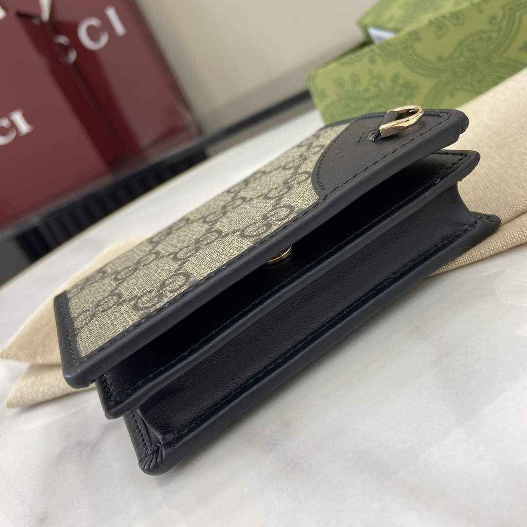 Gucci GG Emblem mini wallet, 820692 in beige and black leather