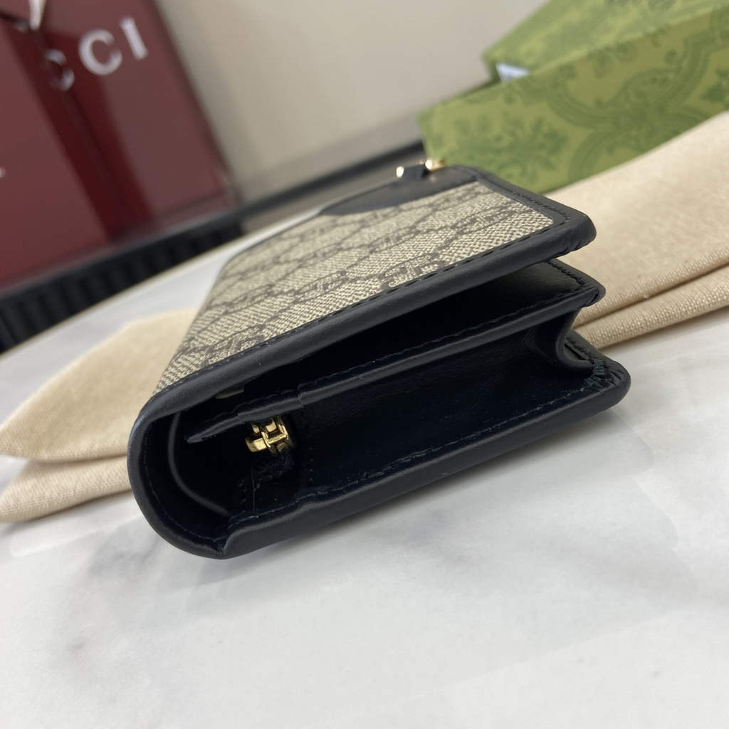 Gucci GG Emblem mini wallet, 820692 in beige and black leather