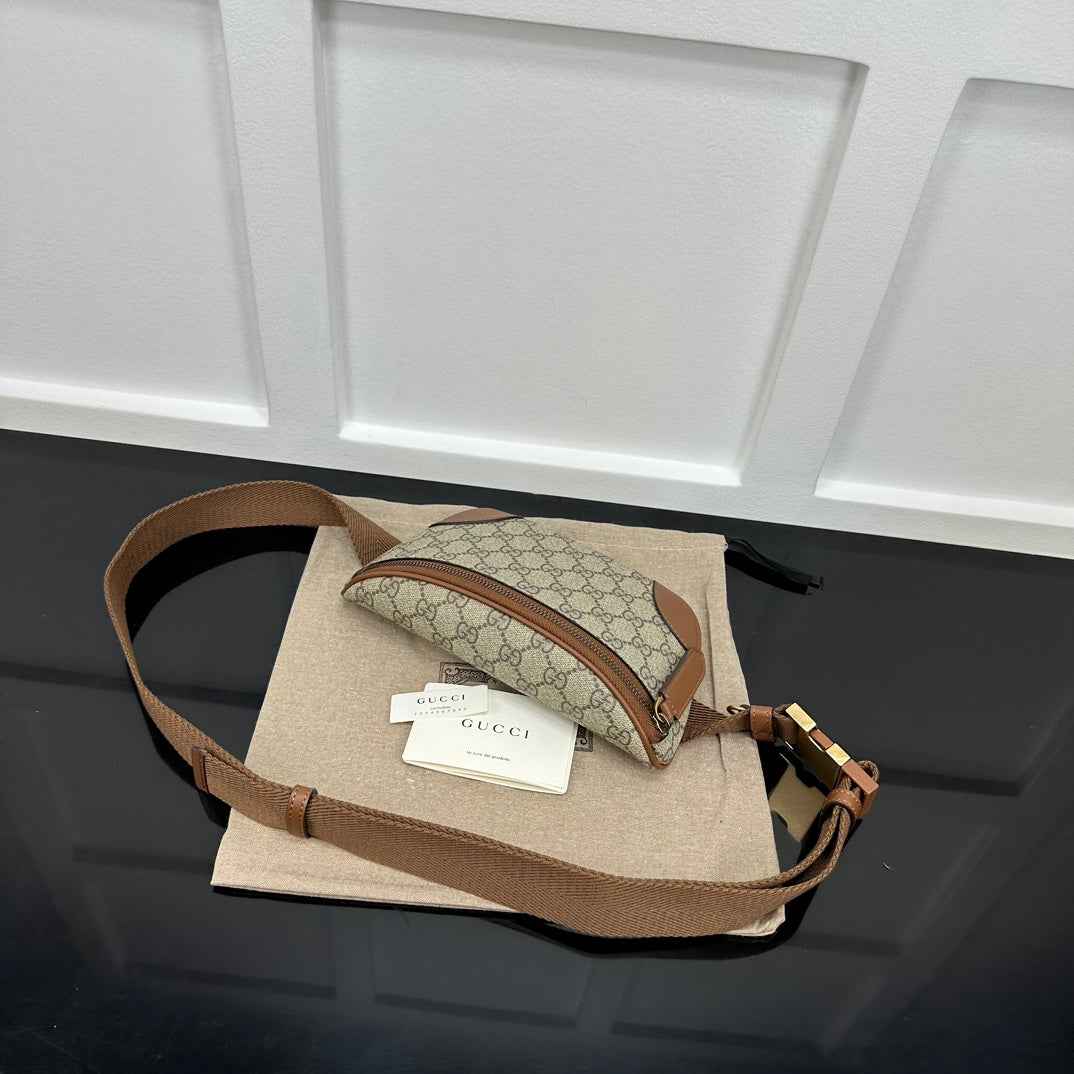 Gucci GG Emblem small belt bag, 821165 in beige fabric