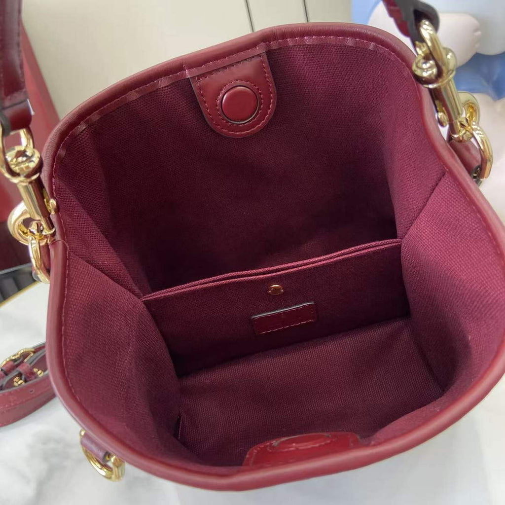 Gucci GG Emblem small bucket bag 815118 in GG wine red leather