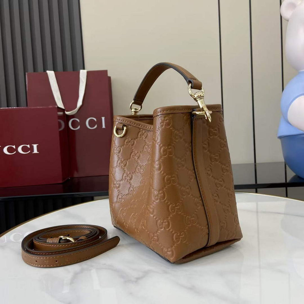 Gucci GG Emblem small bucket bag 815118 in GG brown leather
