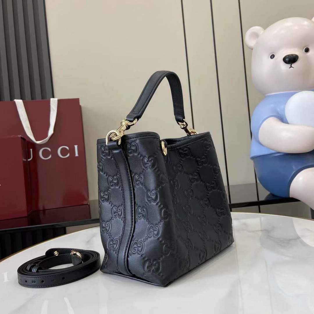 Gucci GG Emblem small bucket bag 815118 in GG black leather