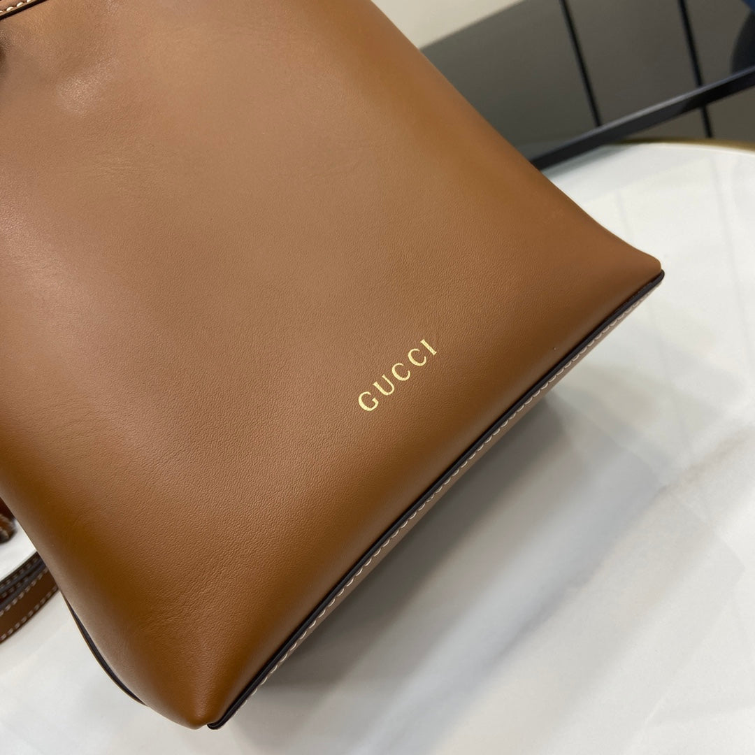 Gucci GG Emblem small bucket bag 815118 in brown leather