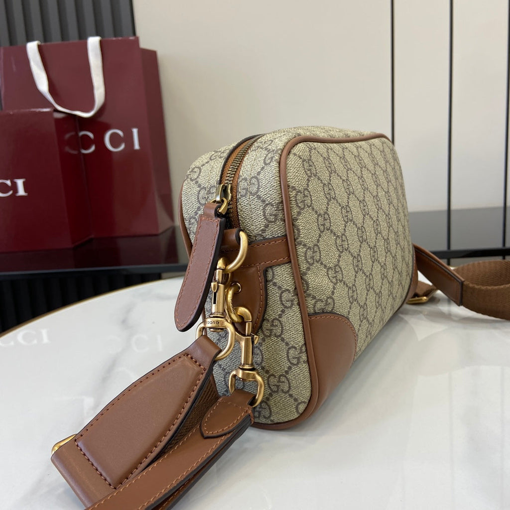 Gucci GG Emblem small crossbody bag, 821155 in brown fabric