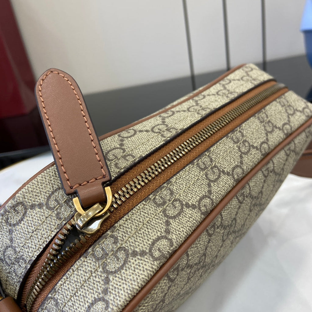 Gucci GG Emblem small crossbody bag, 821155 in brown fabric