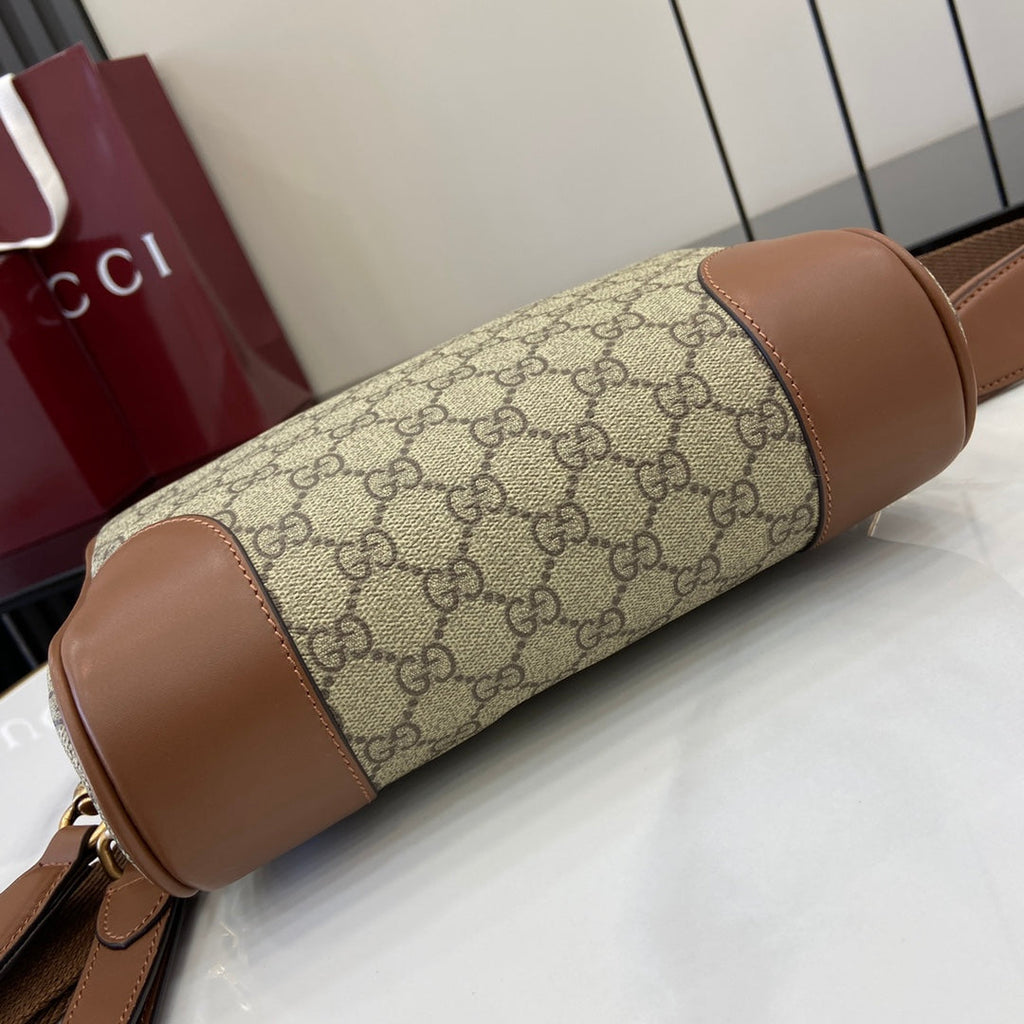 Gucci GG Emblem small crossbody bag, 821155 in brown fabric