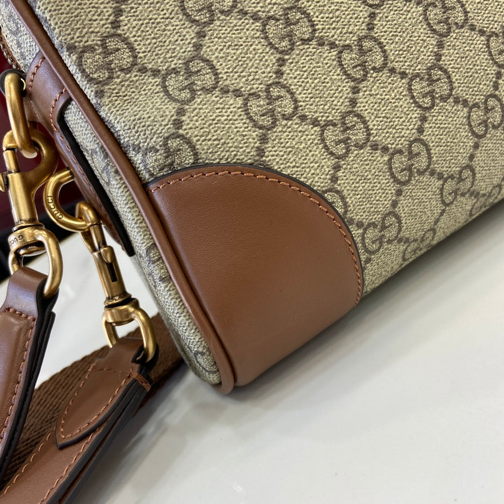 Gucci GG Emblem small crossbody bag, 821155 in brown fabric