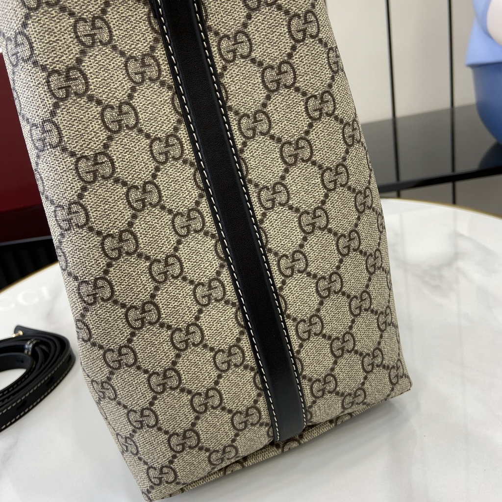 Gucci GG Emblem medium bucket bag ‎815103 in black fabric