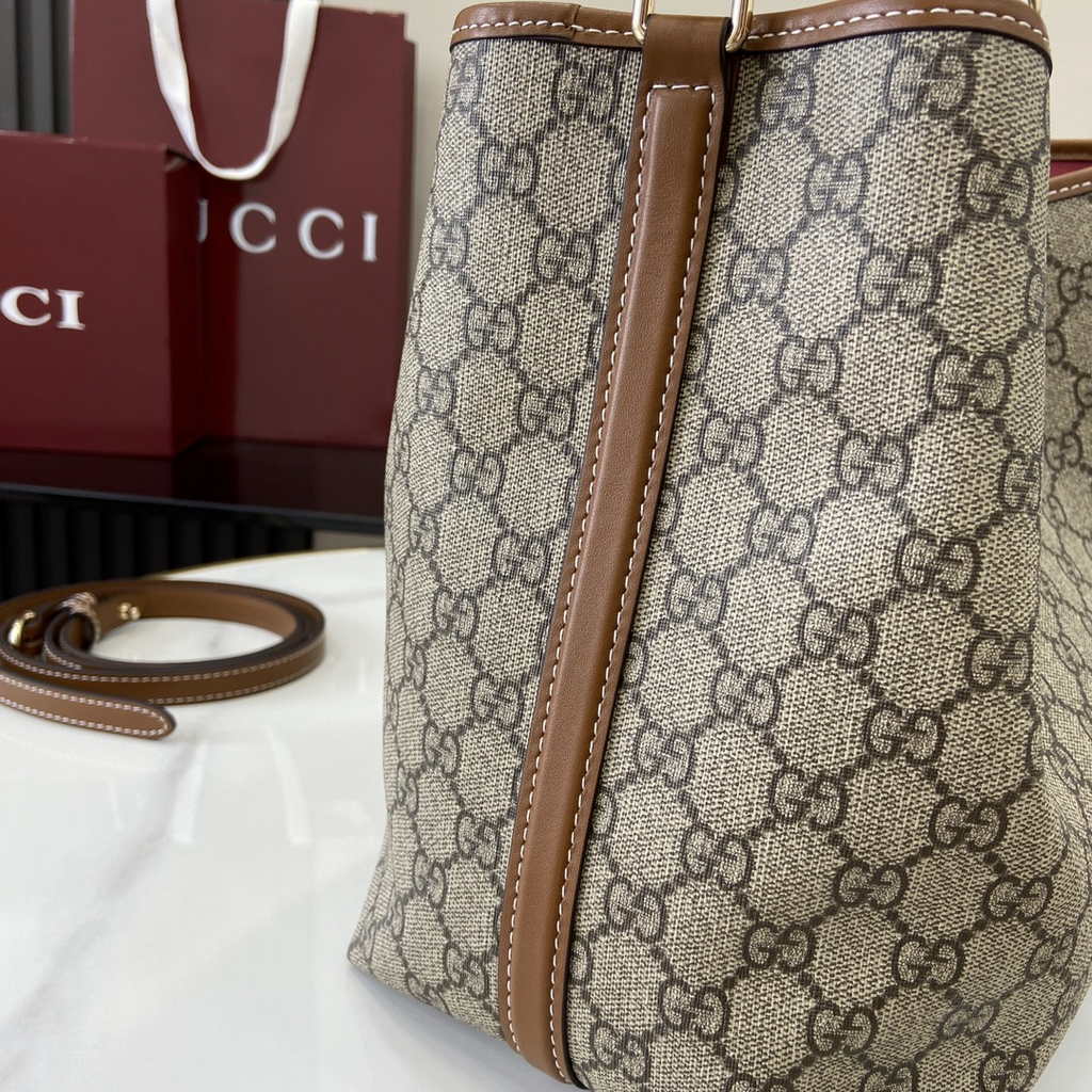Gucci GG Emblem medium bucket bag ‎815103 in brown fabric